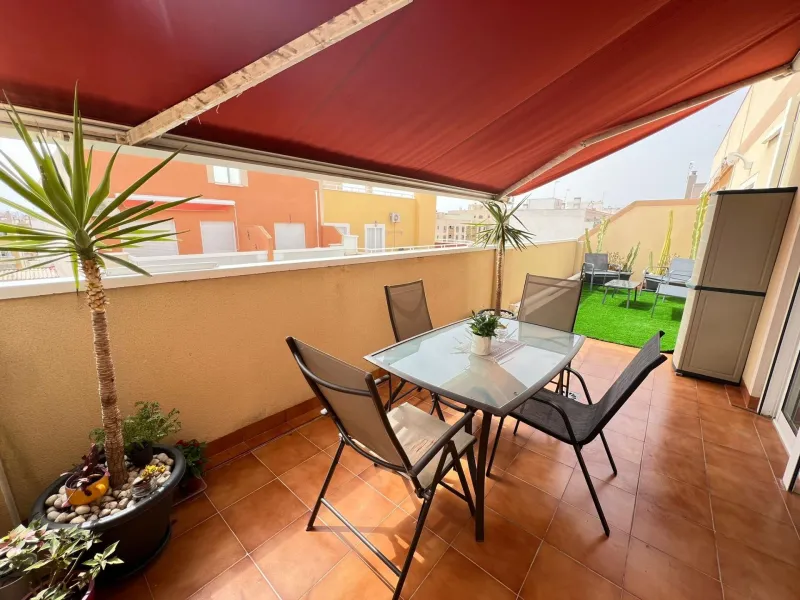 ATICO con 30m2 de terraza. 400m. de la playa. Licencia turística. Céntrico.