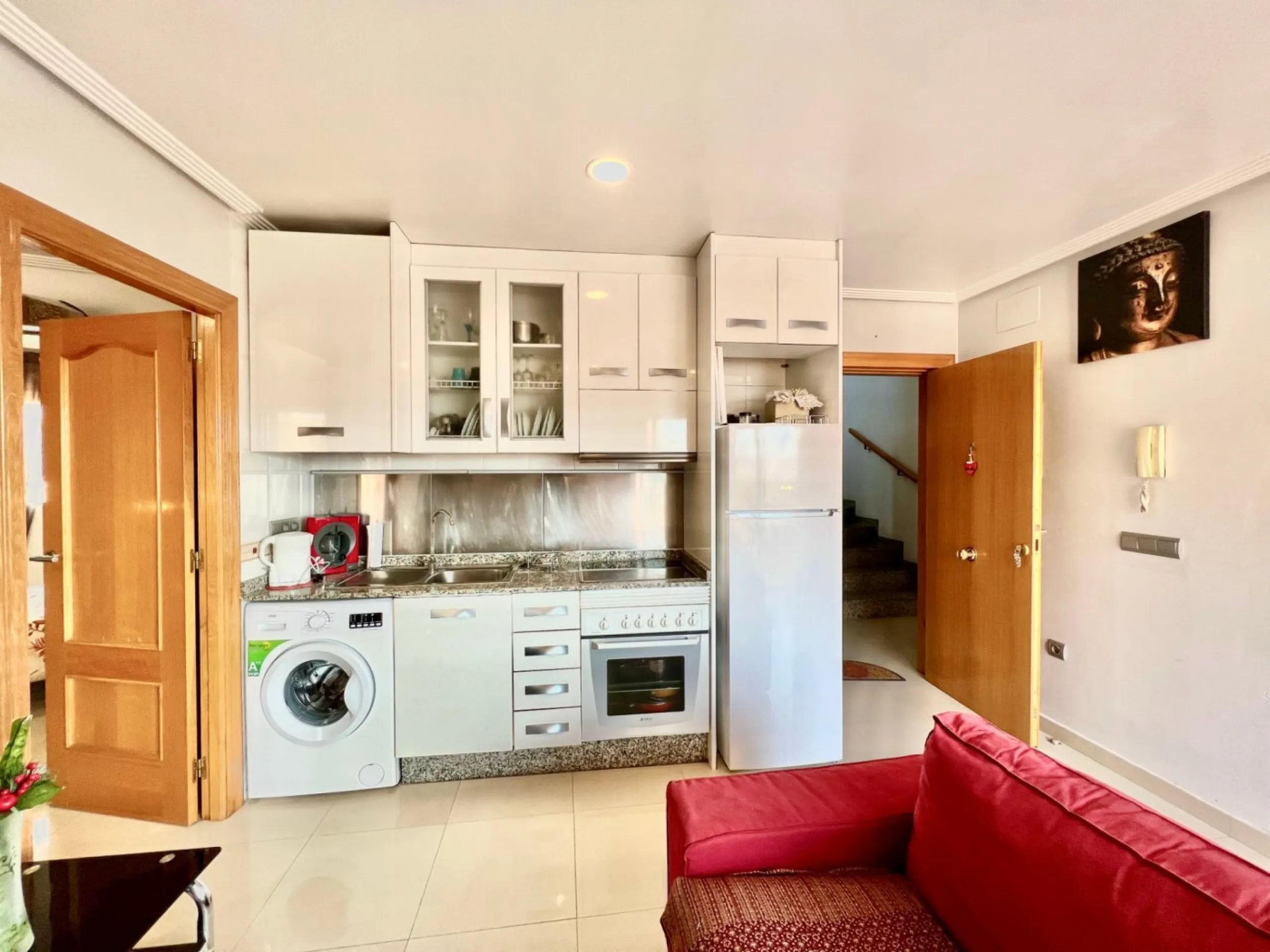 Penthouse with 30m2 terrace. South facing. 400m from the beach. Tourist license. Central location.