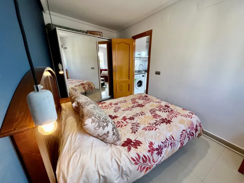Penthouse with 30m2 terrace. South facing. 400m from the beach. Tourist license. Central location.