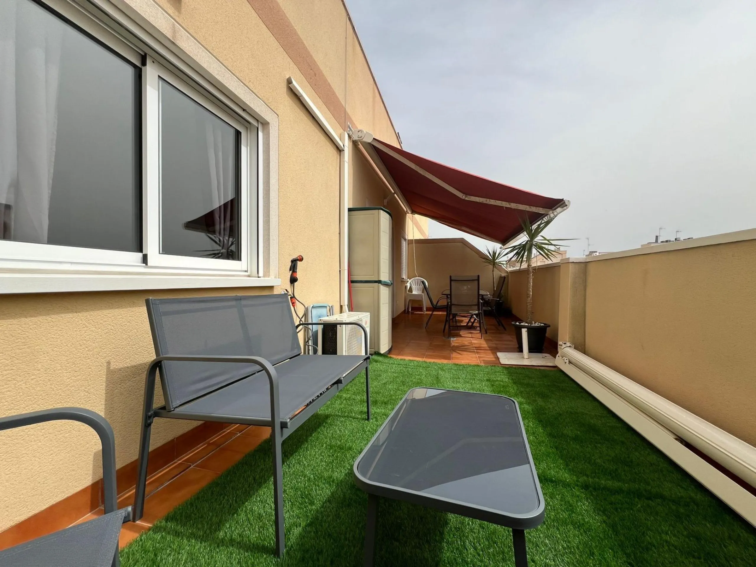 Penthouse with 30m2 terrace. South facing. 400m from the beach. Tourist license. Central location.