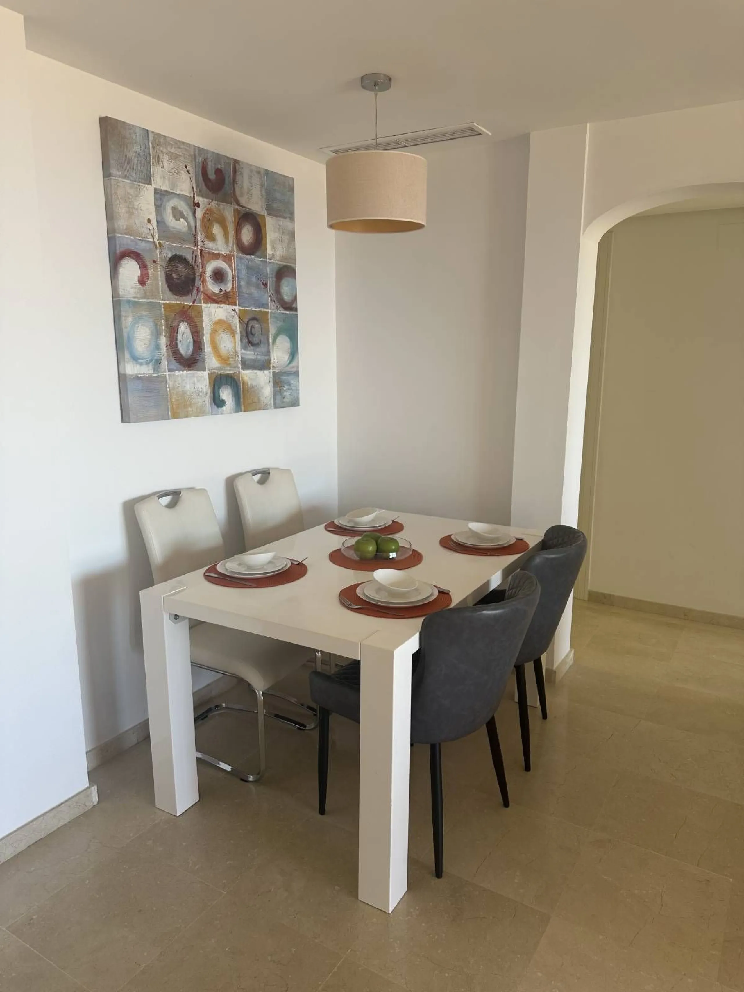 Atemberaubende 2-Zimmer-Wohnung mit Meerblick, privatem Tiefgaragenstellplatz und Abstellraum – Bellavista Hills 2, Calahonda – 349.000 €