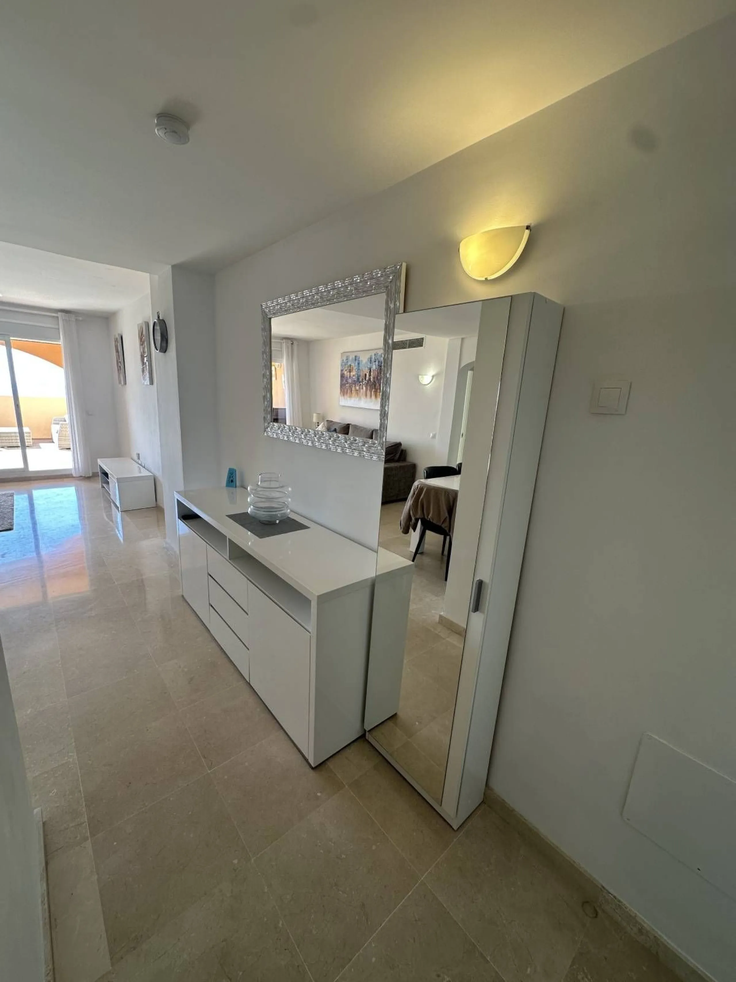 Atemberaubende 2-Zimmer-Wohnung mit Meerblick, privatem Tiefgaragenstellplatz und Abstellraum – Bellavista Hills 2, Calahonda – 349.000 €