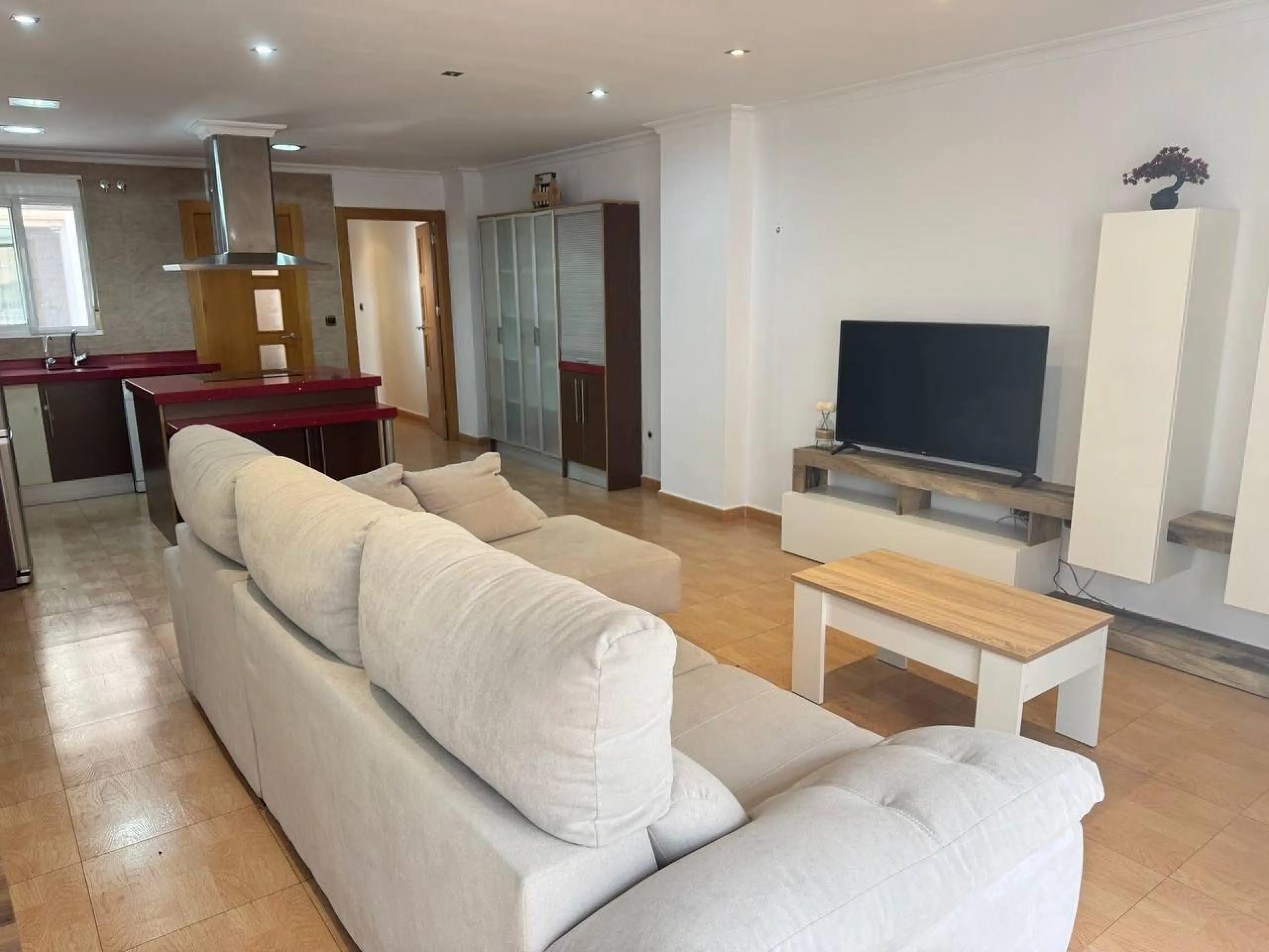 Spacious Semi-New Apartment in Torrevieja, Ideal for Living
