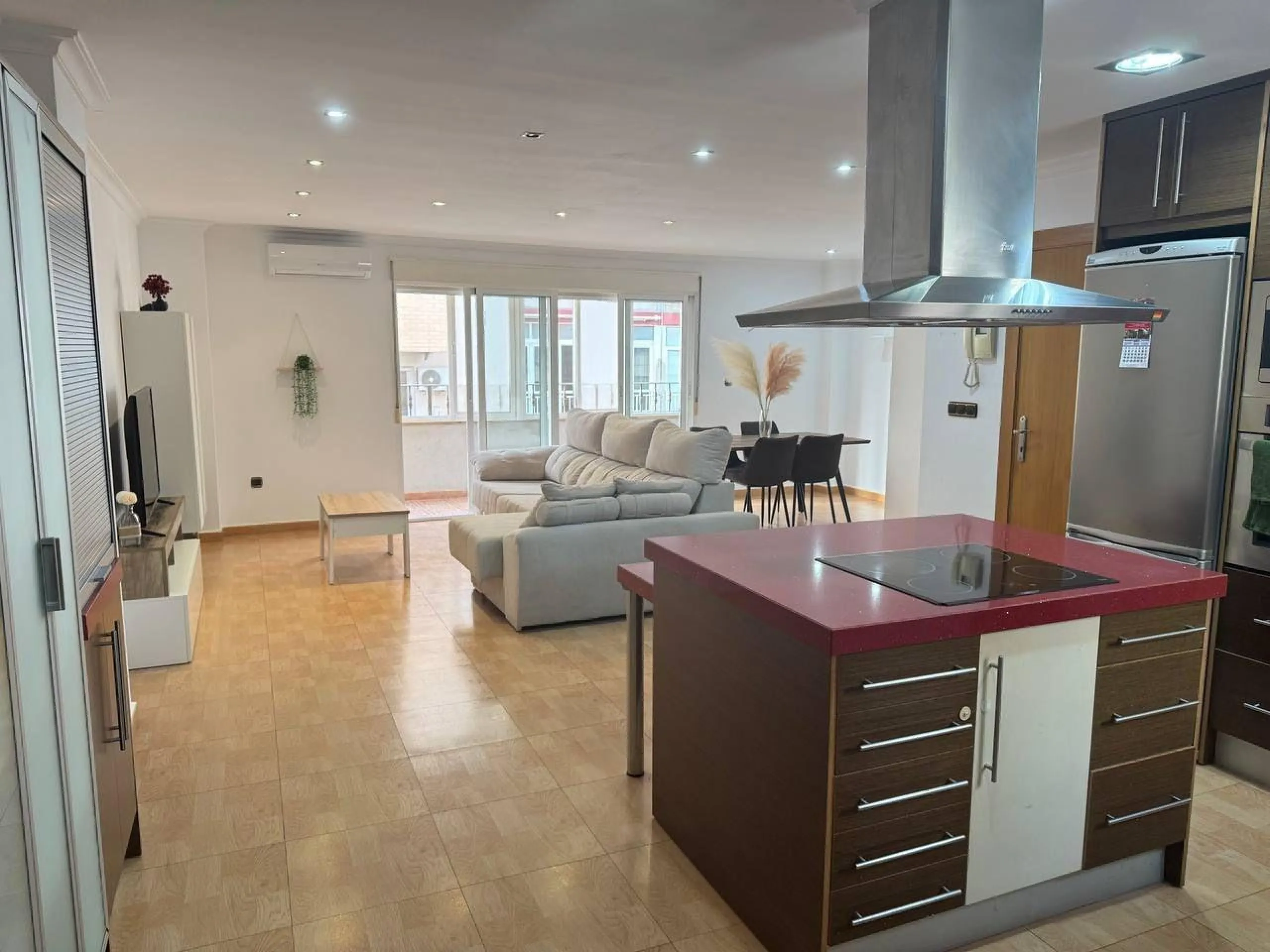 Spacious Semi-New Apartment in Torrevieja, Ideal for Living