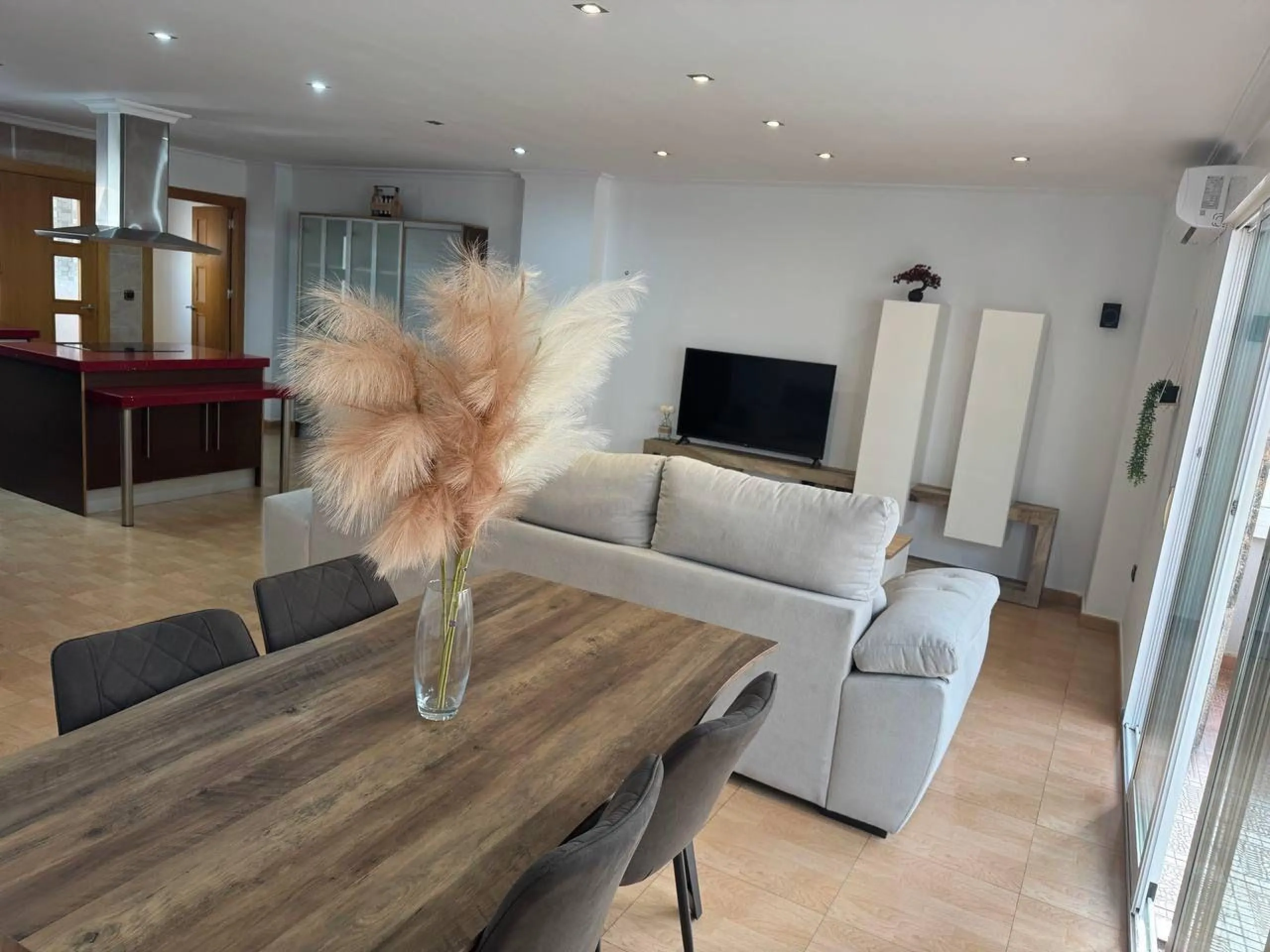 Spacious Semi-New Apartment in Torrevieja, Ideal for Living