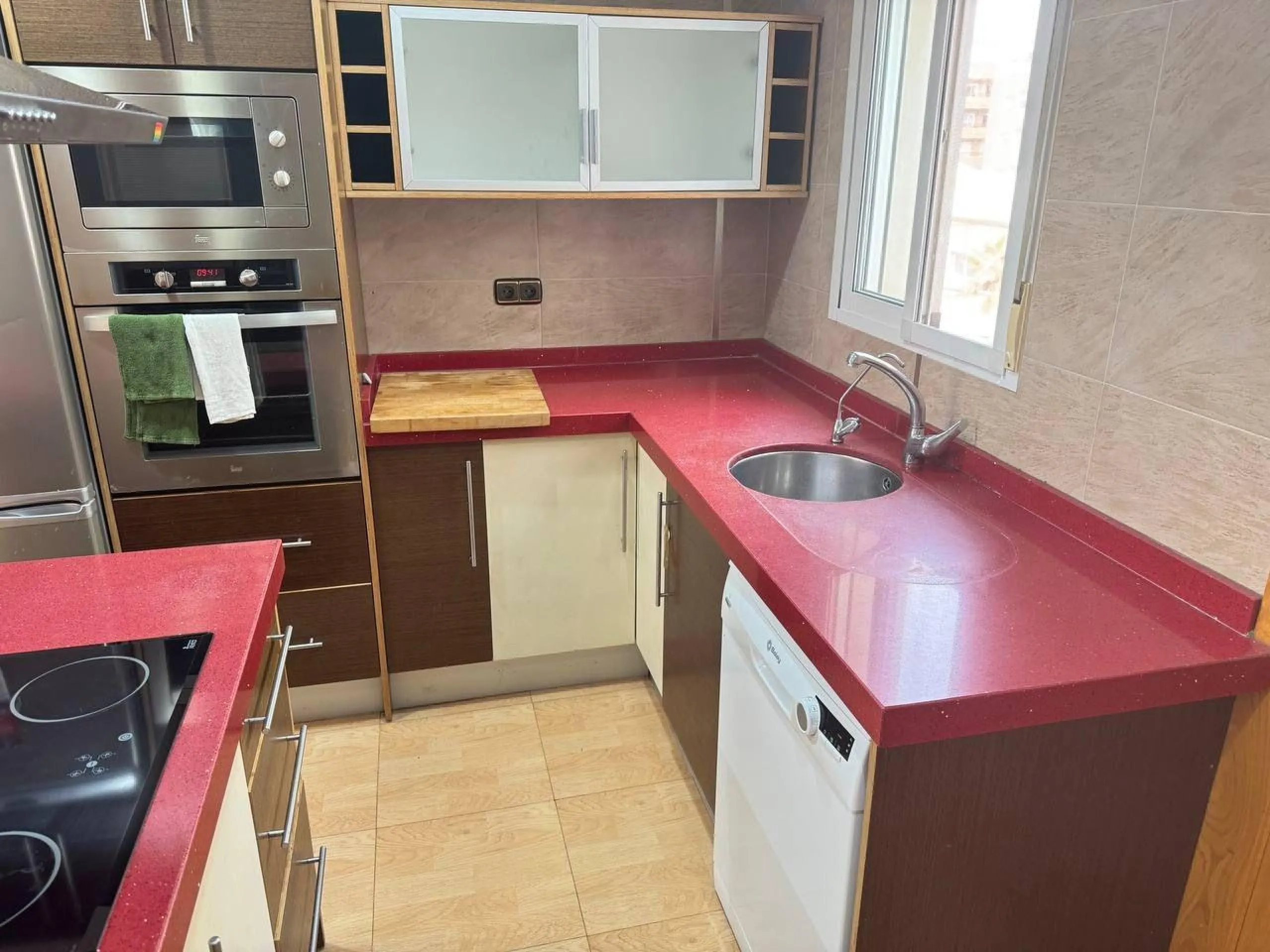 Spacious Semi-New Apartment in Torrevieja, Ideal for Living