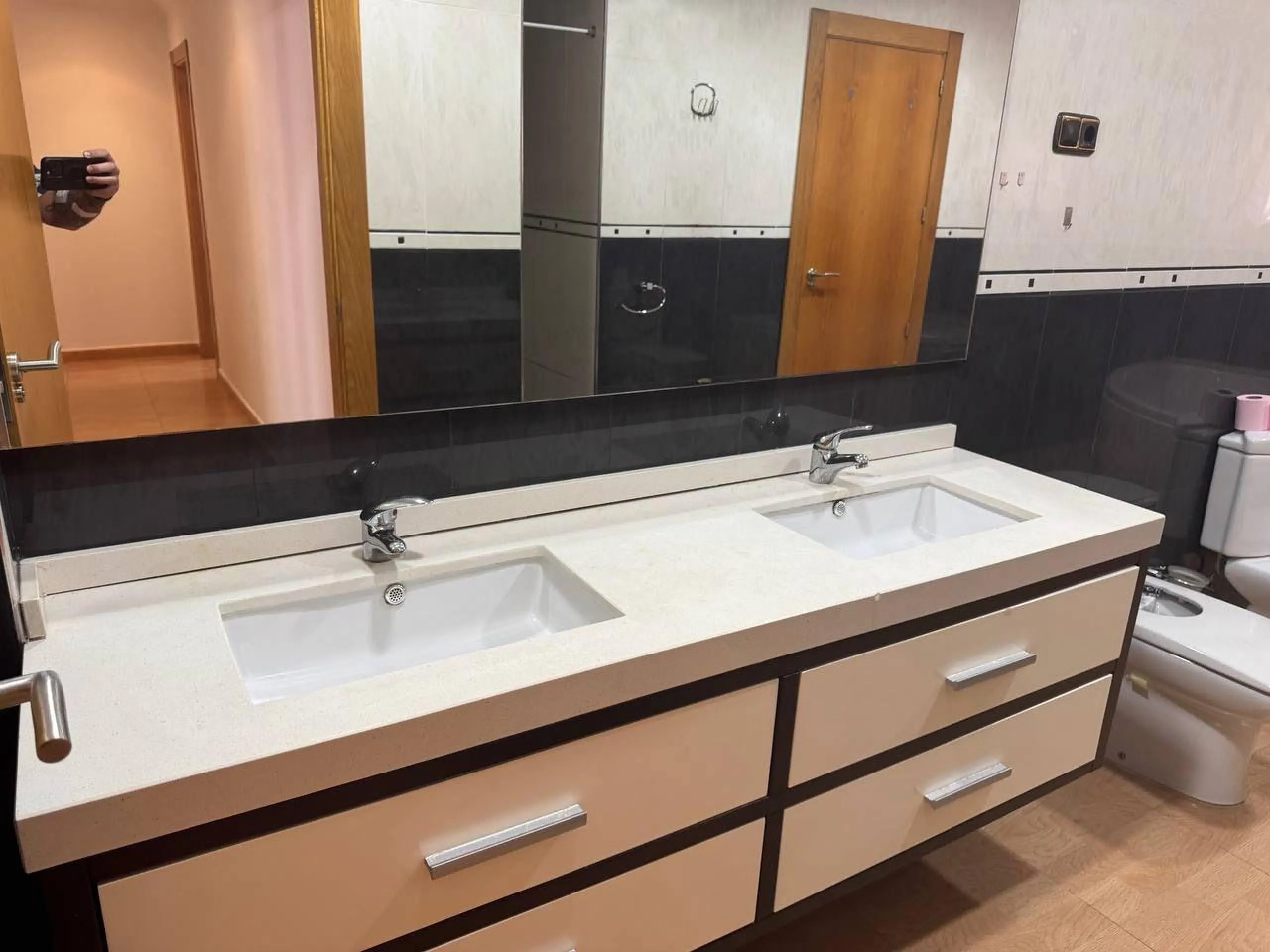 Spacious Semi-New Apartment in Torrevieja, Ideal for Living