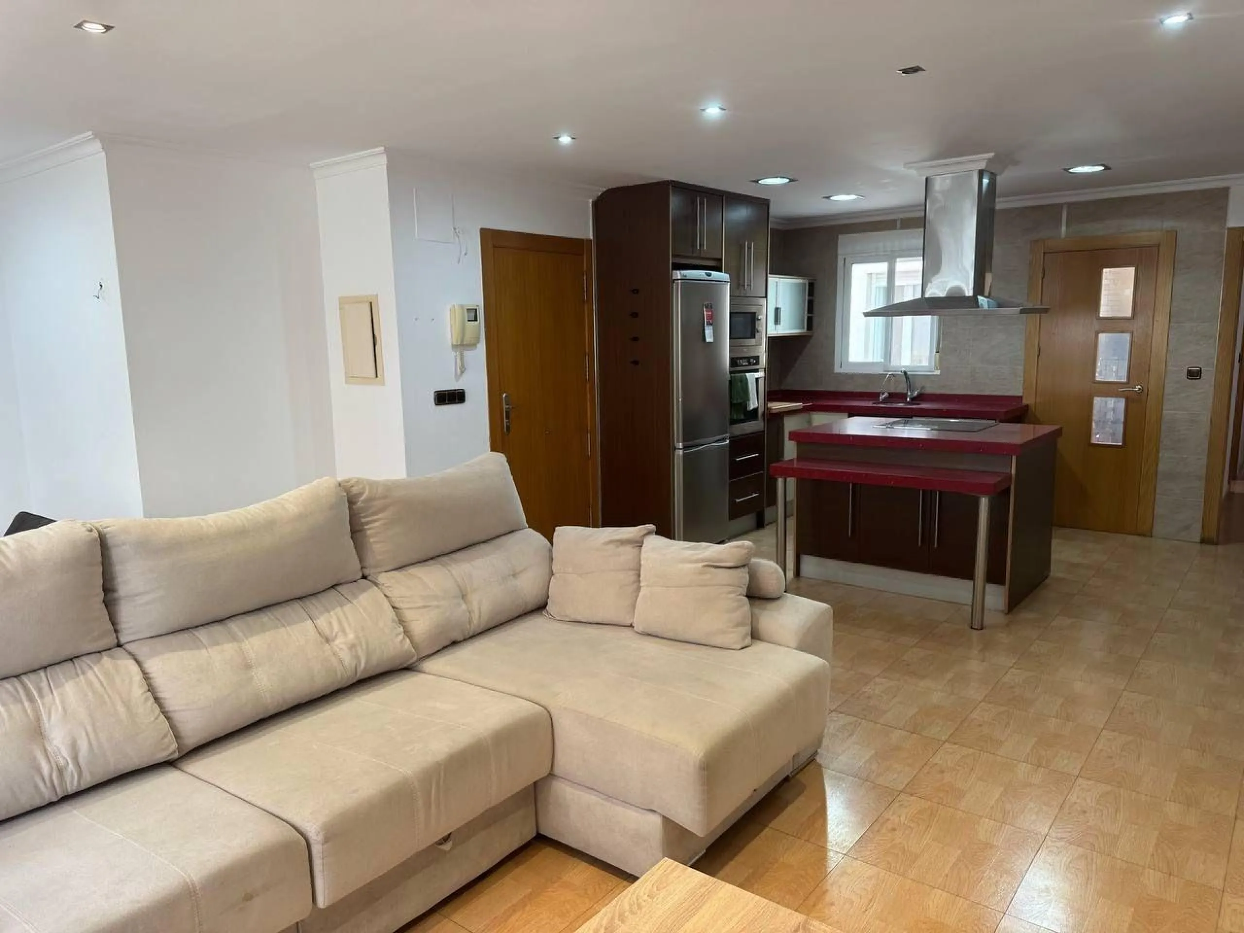 Spacious Semi-New Apartment in Torrevieja, Ideal for Living