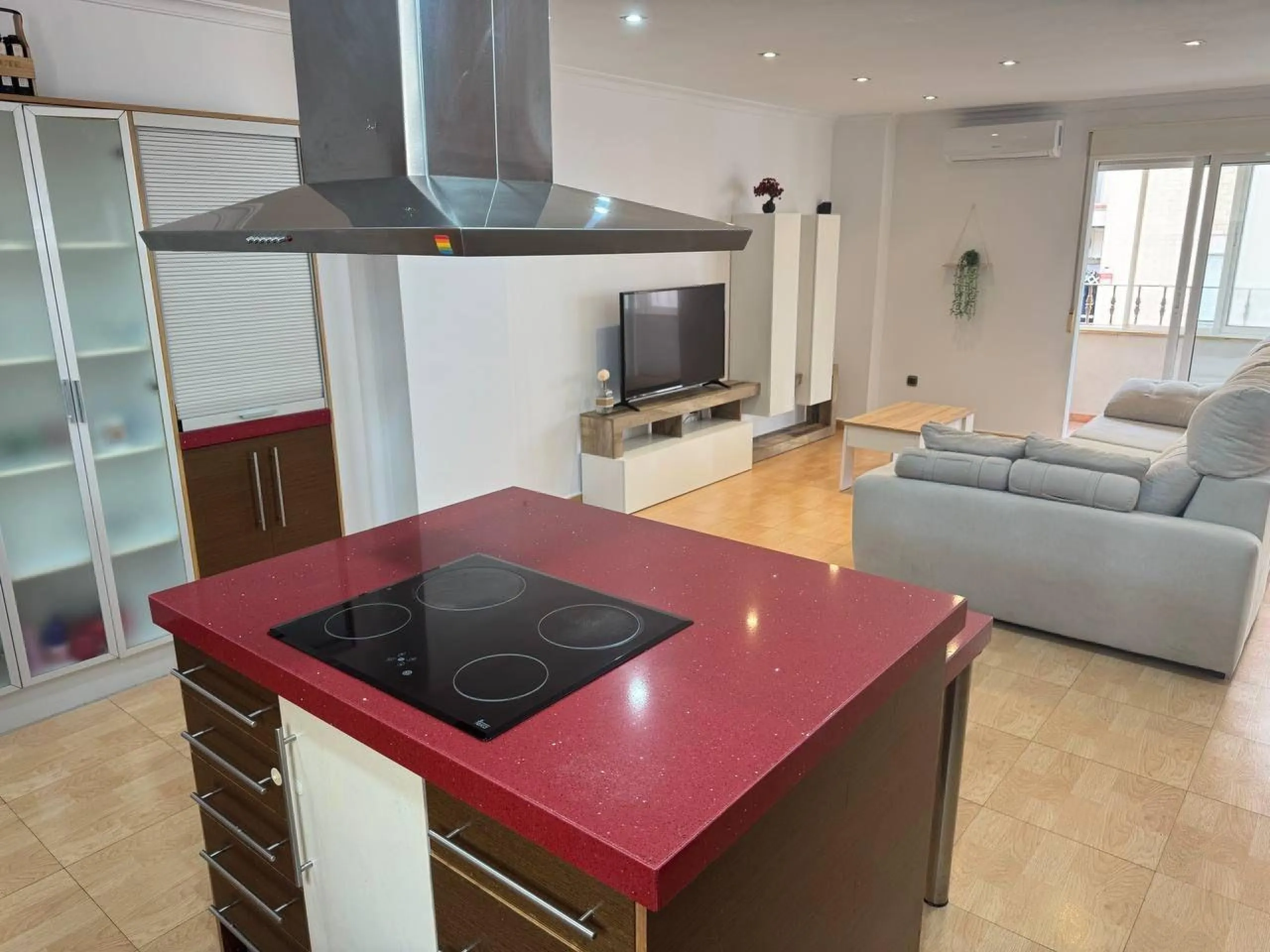 Spacious Semi-New Apartment in Torrevieja, Ideal for Living
