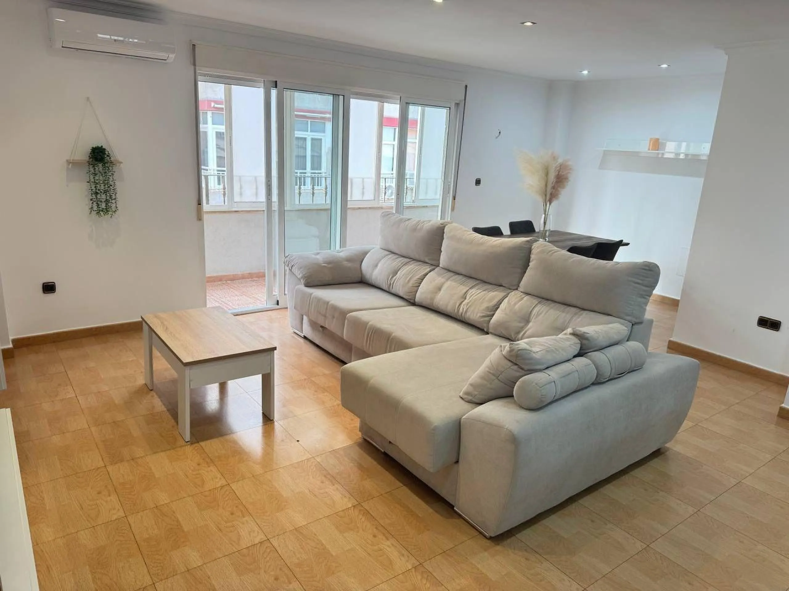 Spacious Semi-New Apartment in Torrevieja, Ideal for Living