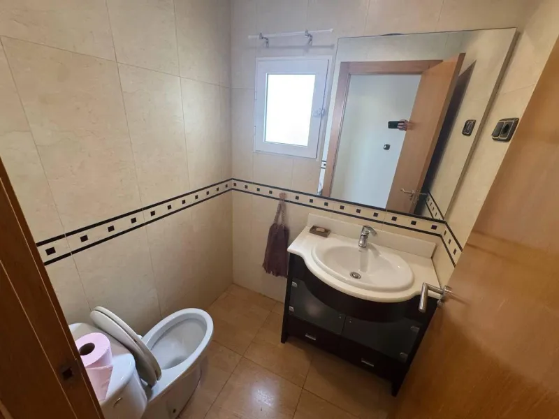Spacious Semi-New Apartment in Torrevieja, Ideal for Living