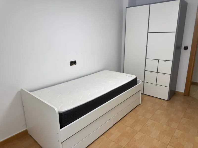 Spacious Semi-New Apartment in Torrevieja, Ideal for Living
