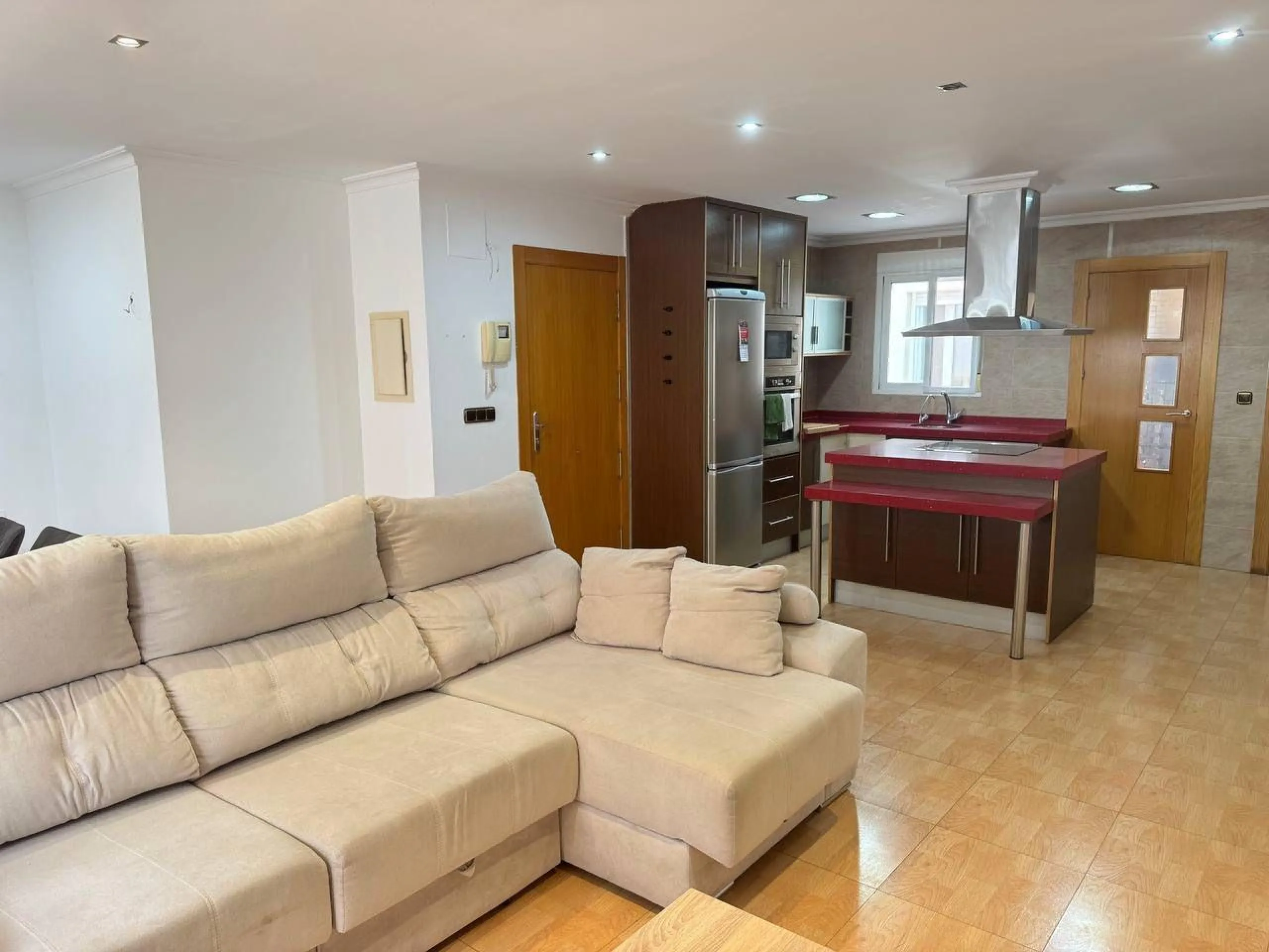 Spacious Semi-New Apartment in Torrevieja, Ideal for Living