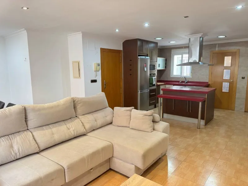 Spacious Semi-New Apartment in Torrevieja, Ideal for Living