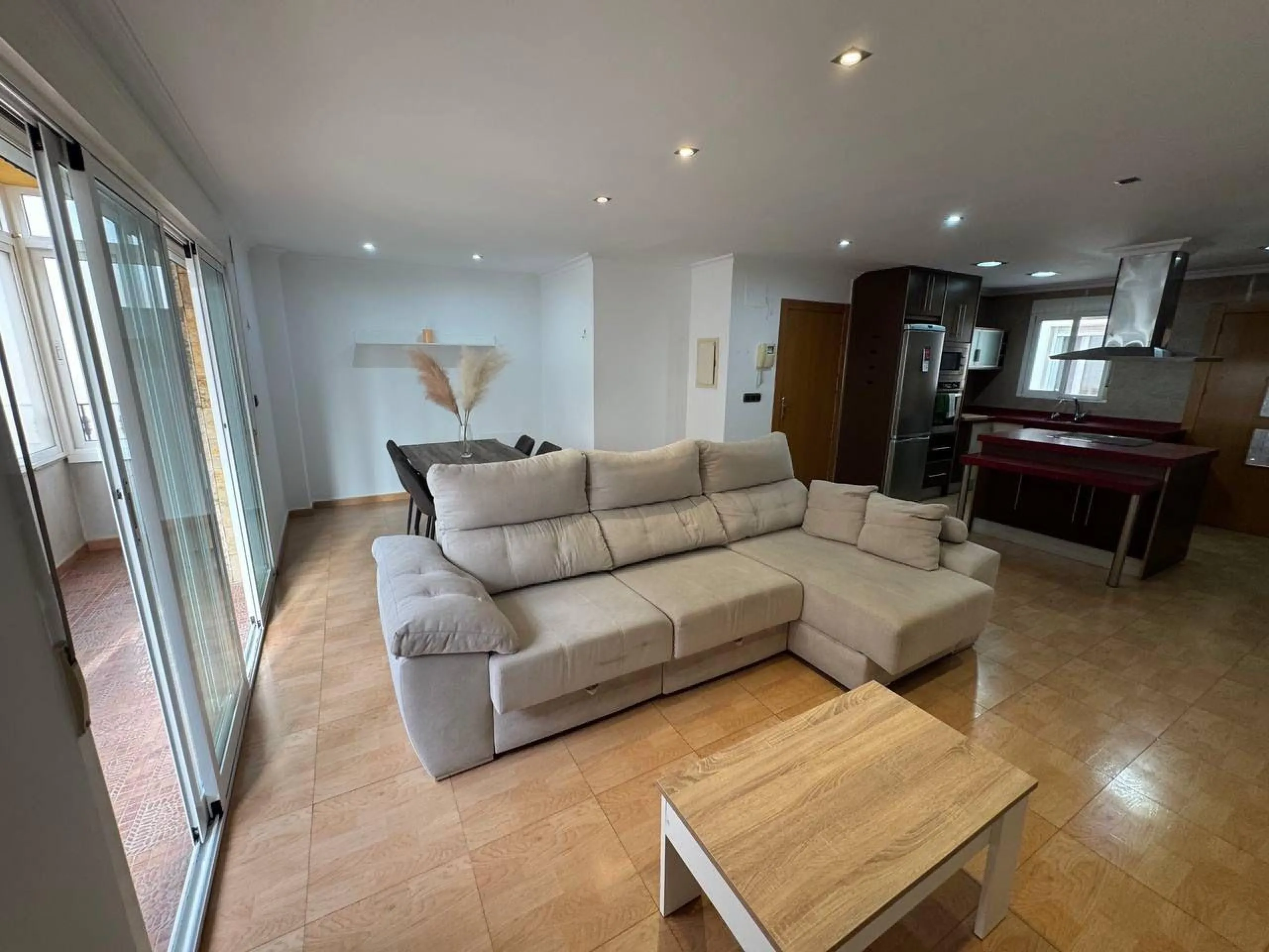 Spacious Semi-New Apartment in Torrevieja, Ideal for Living