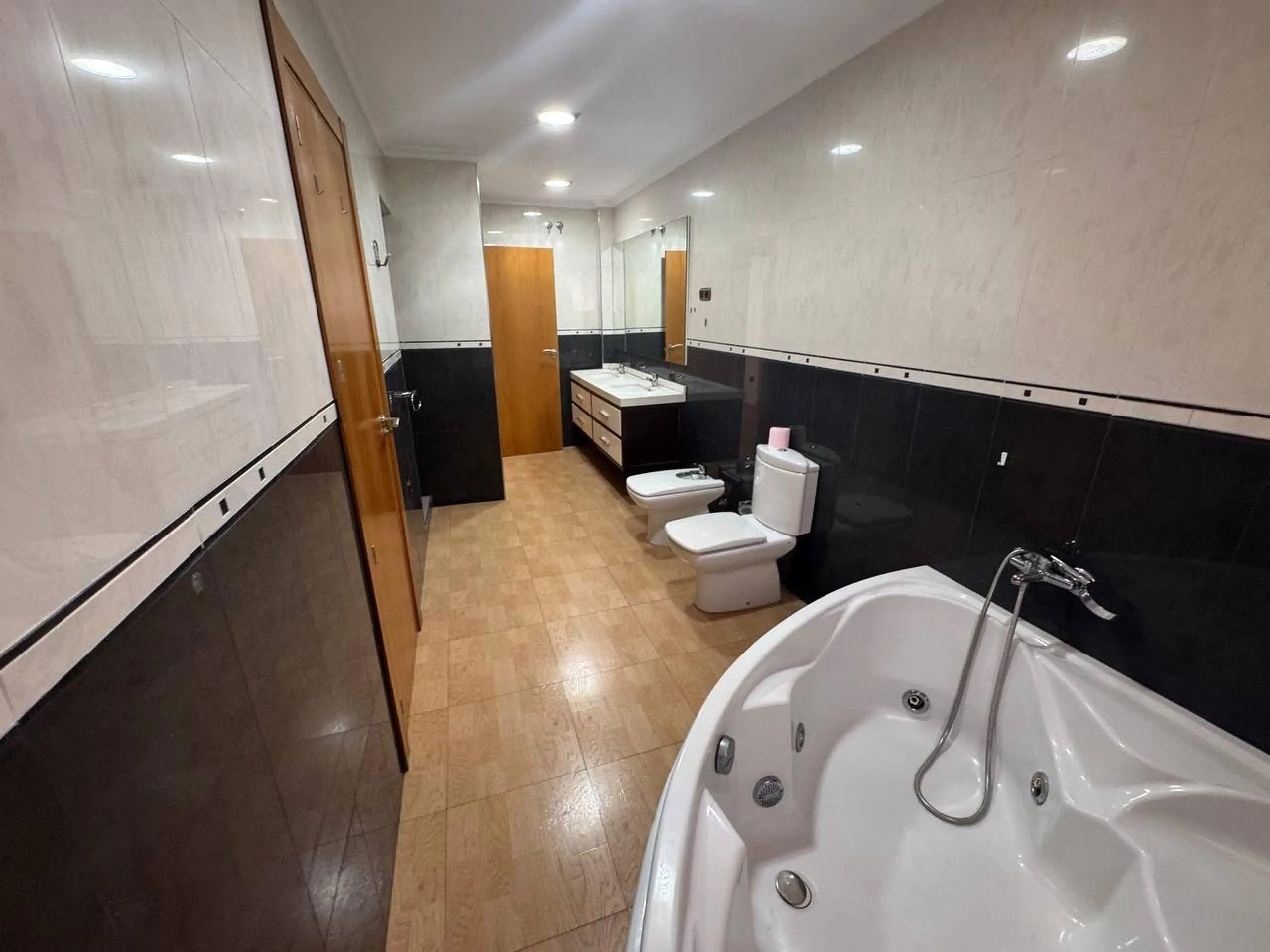 Spacious Semi-New Apartment in Torrevieja, Ideal for Living