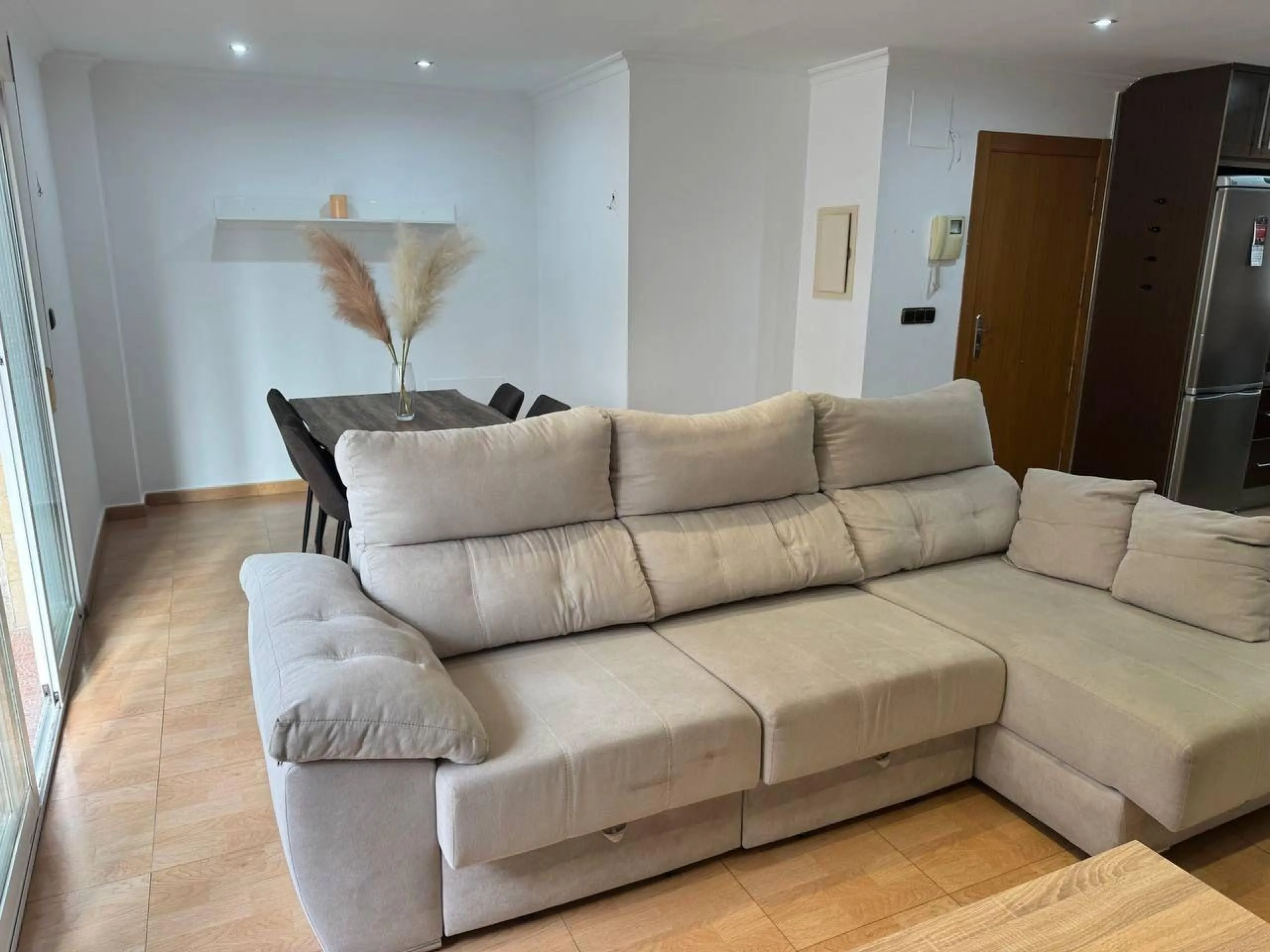 Spacious Semi-New Apartment in Torrevieja, Ideal for Living