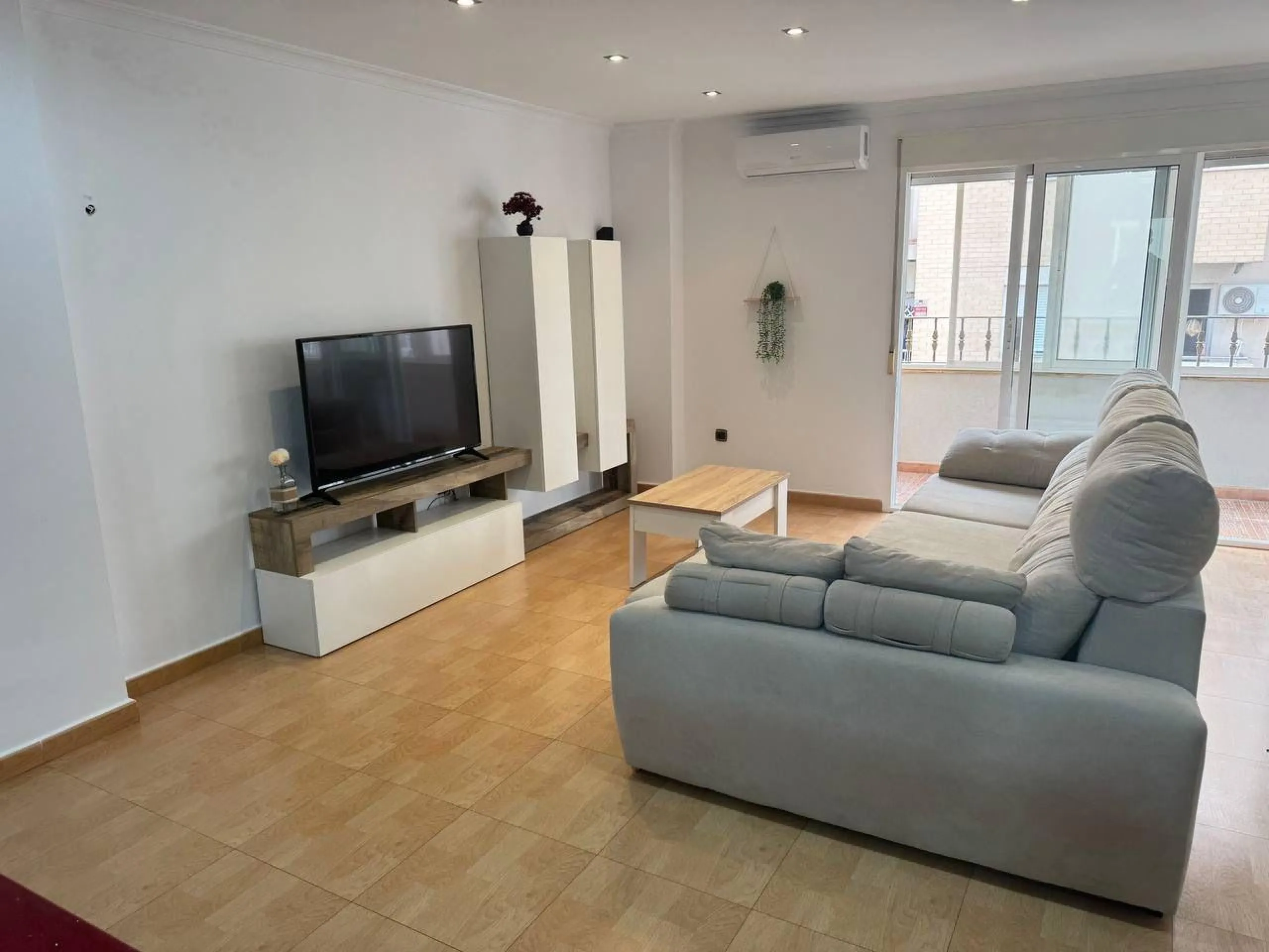 Spacious Semi-New Apartment in Torrevieja, Ideal for Living