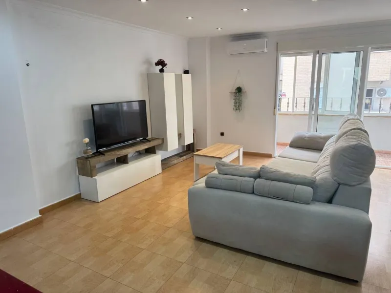 Spacious Semi-New Apartment in Torrevieja, Ideal for Living