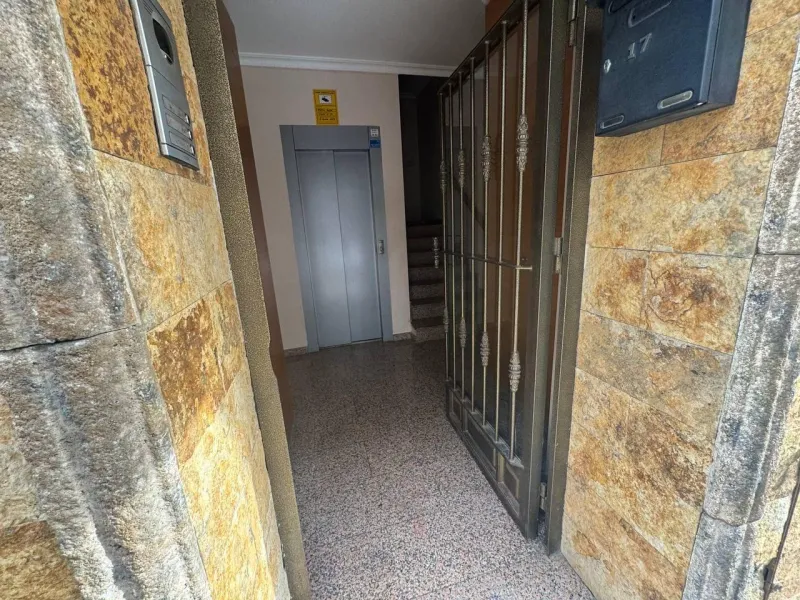 Spacious Semi-New Apartment in Torrevieja, Ideal for Living