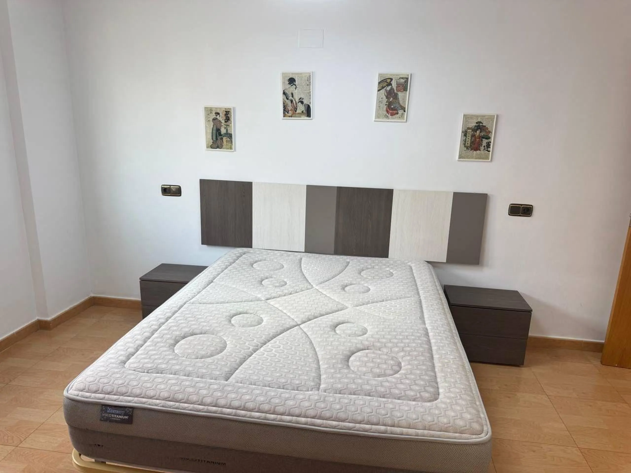 Spacious Semi-New Apartment in Torrevieja, Ideal for Living