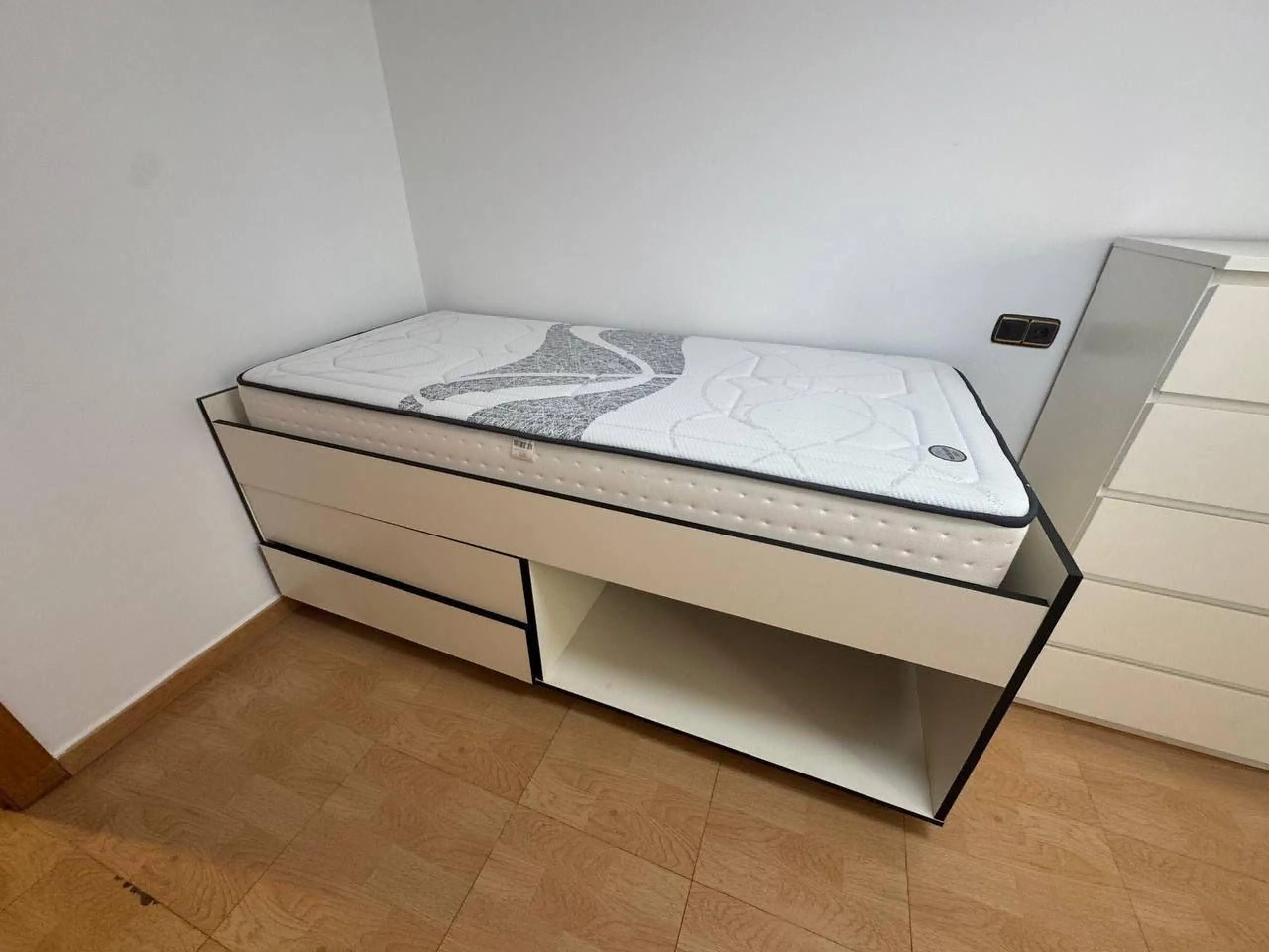 Spacious Semi-New Apartment in Torrevieja, Ideal for Living