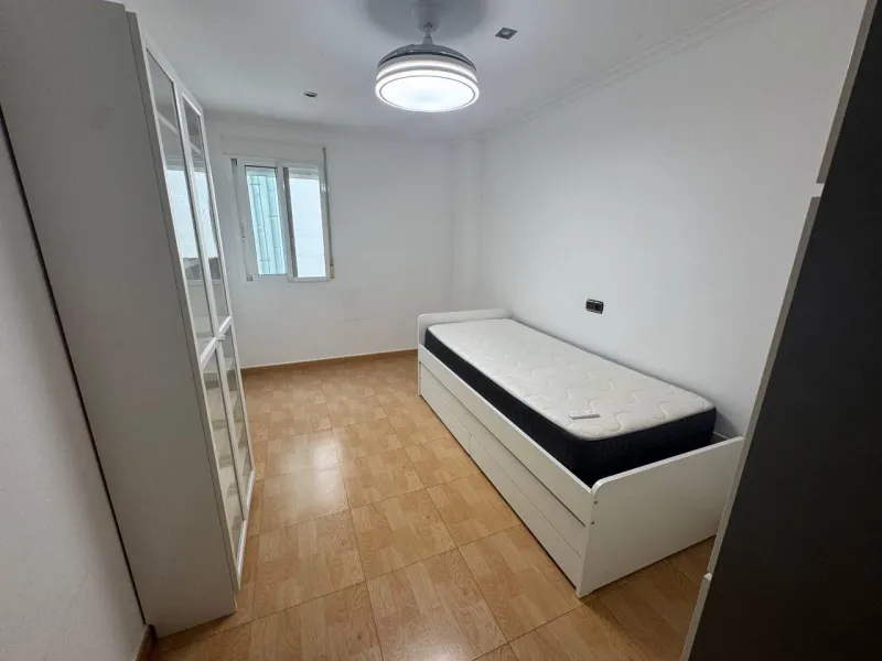 Spacious Semi-New Apartment in Torrevieja, Ideal for Living