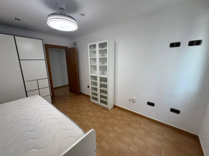 Spacious Semi-New Apartment in Torrevieja, Ideal for Living
