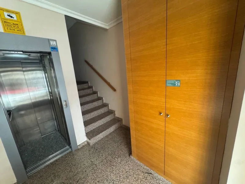 Spacious Semi-New Apartment in Torrevieja, Ideal for Living