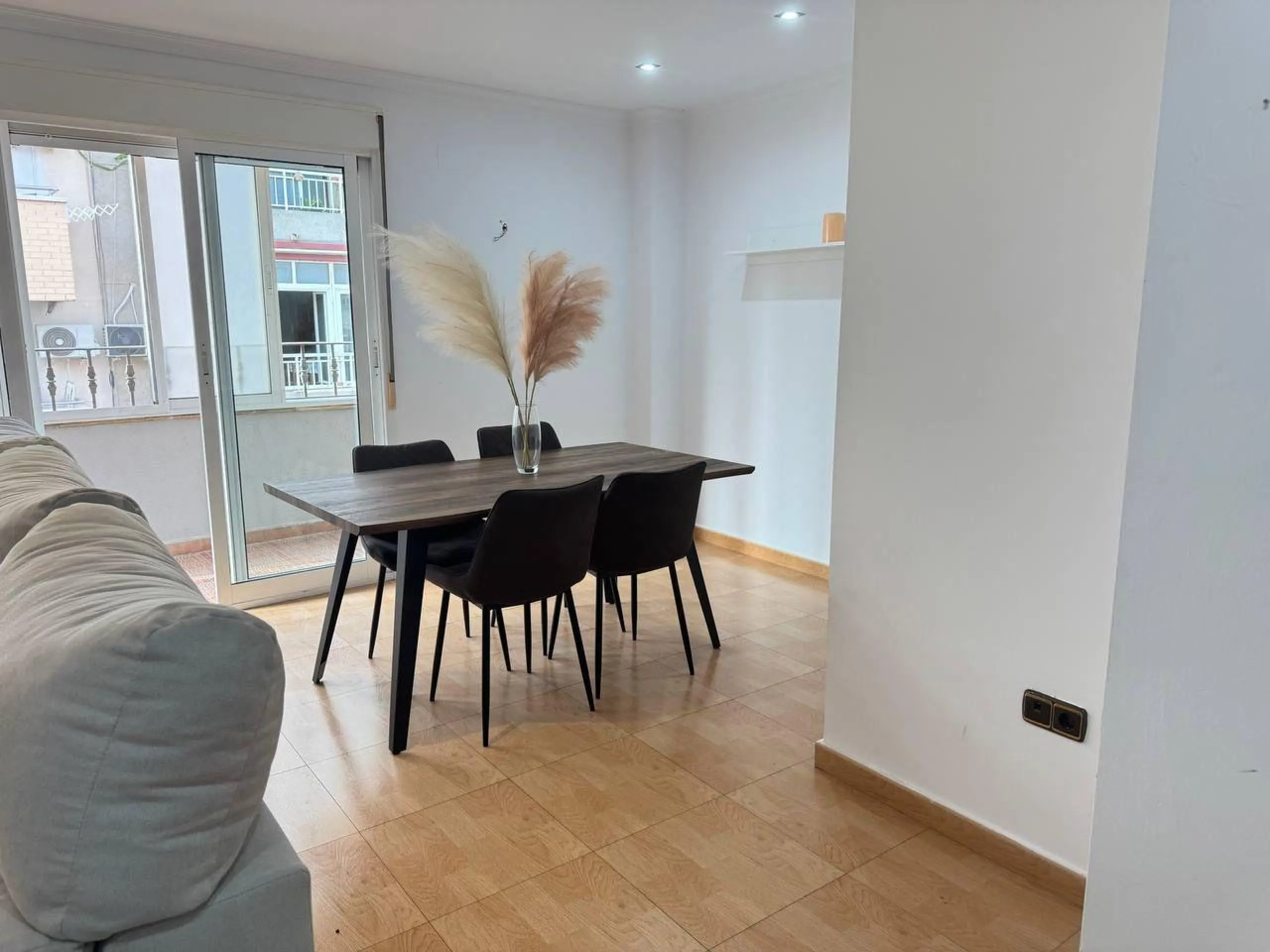 Spacious Semi-New Apartment in Torrevieja, Ideal for Living