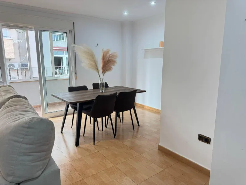 Spacious Semi-New Apartment in Torrevieja, Ideal for Living