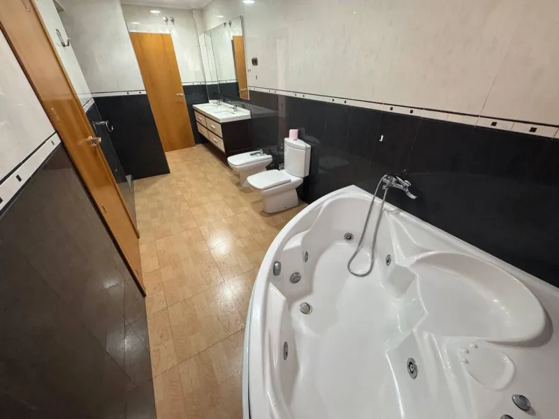 Spacious Semi-New Apartment in Torrevieja, Ideal for Living