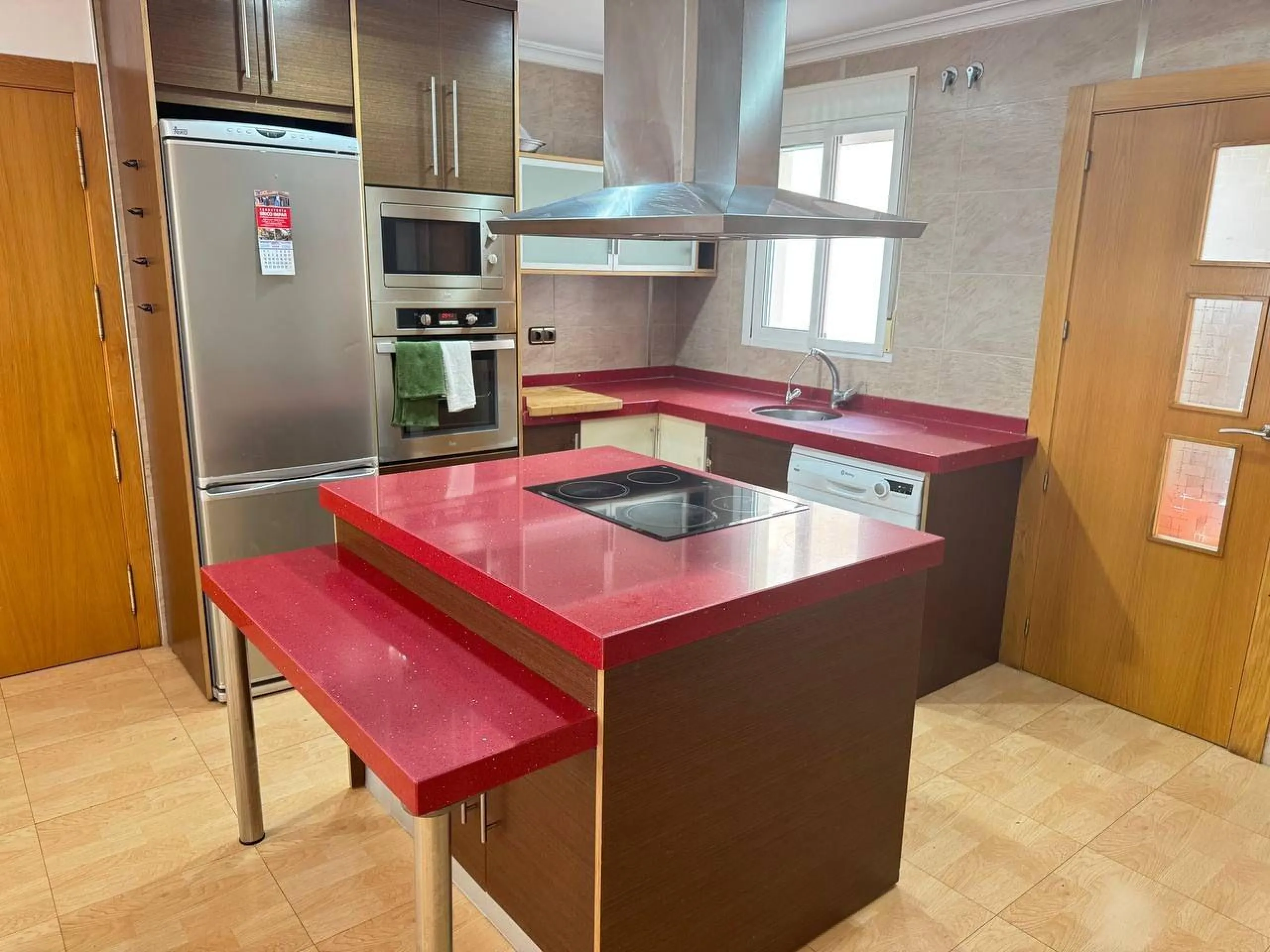 Spacious Semi-New Apartment in Torrevieja, Ideal for Living