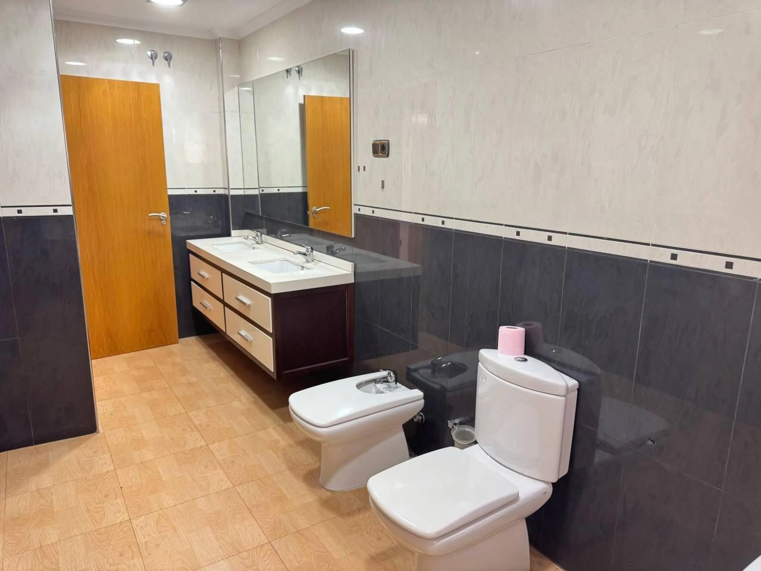 Spacious Semi-New Apartment in Torrevieja, Ideal for Living
