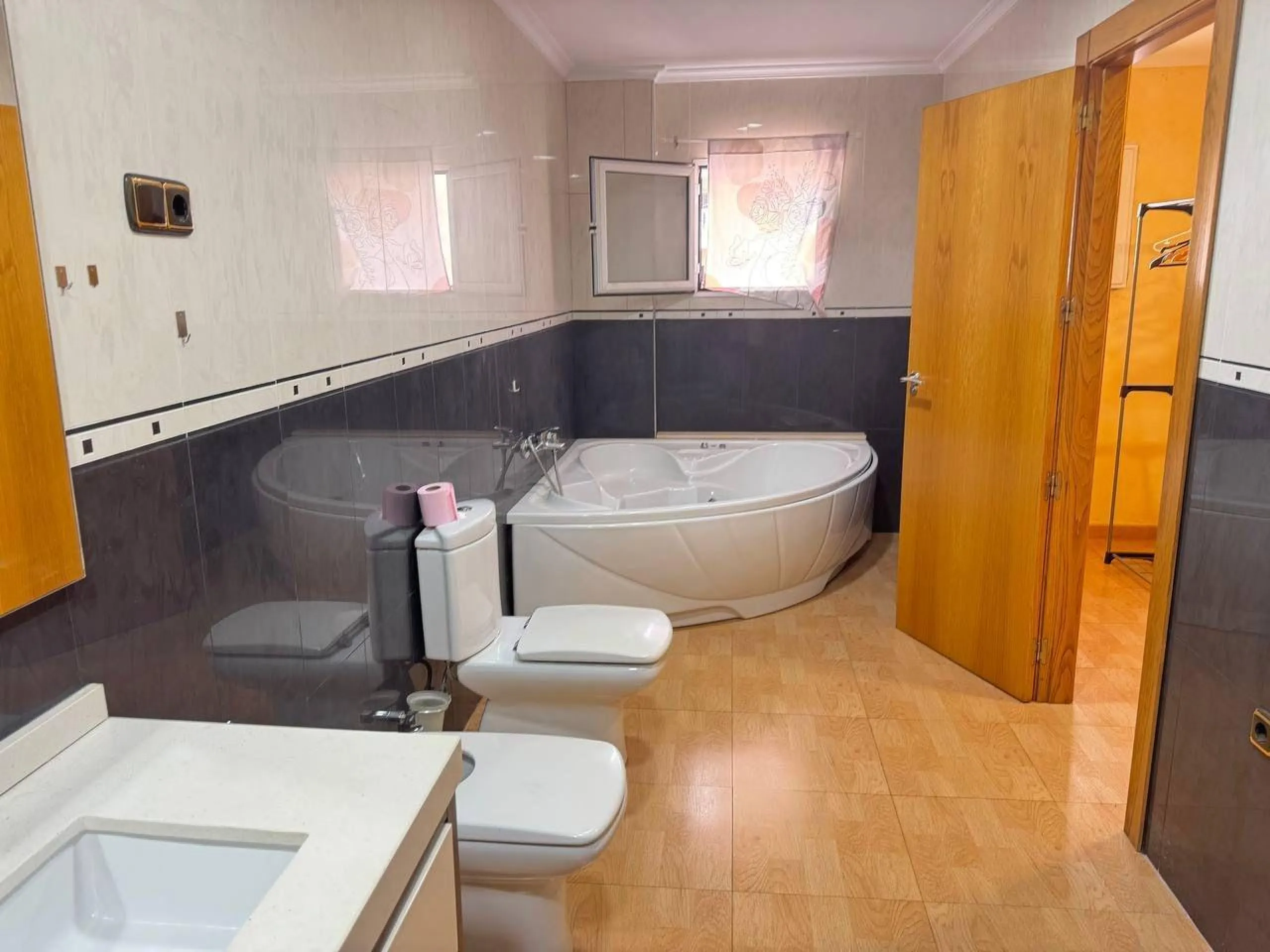 Spacious Semi-New Apartment in Torrevieja, Ideal for Living