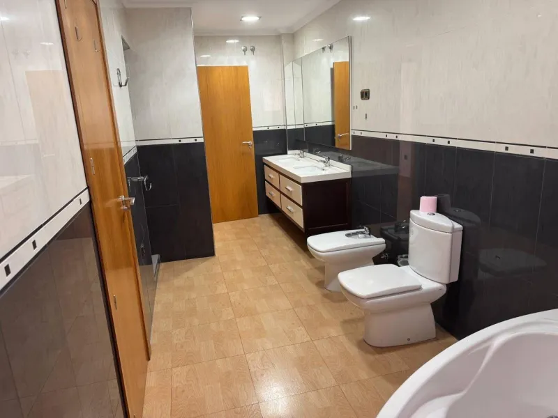 Spacious Semi-New Apartment in Torrevieja, Ideal for Living