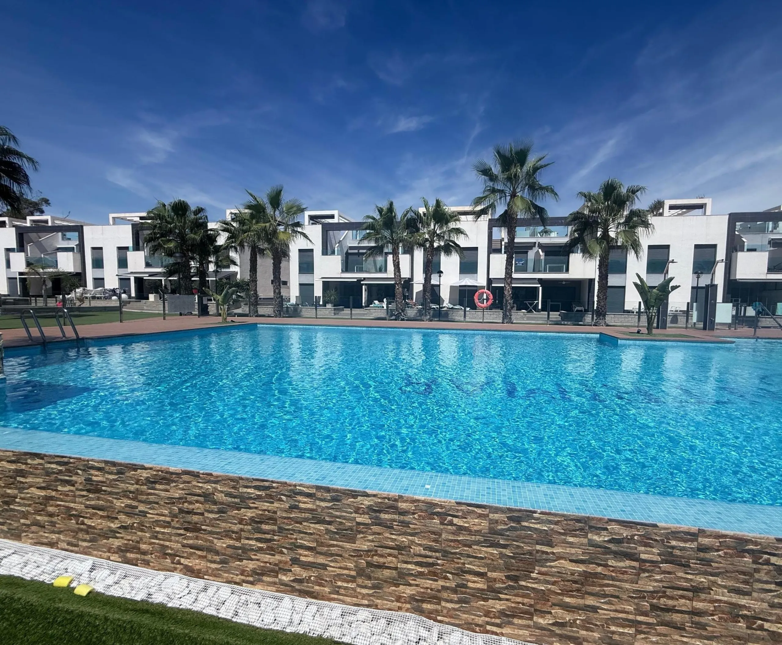 BUNGALOW ALTO OASIS BEACH - EL RASO : 2 HAB, 2 BAÑOS, GARAJE, SOLARIUM