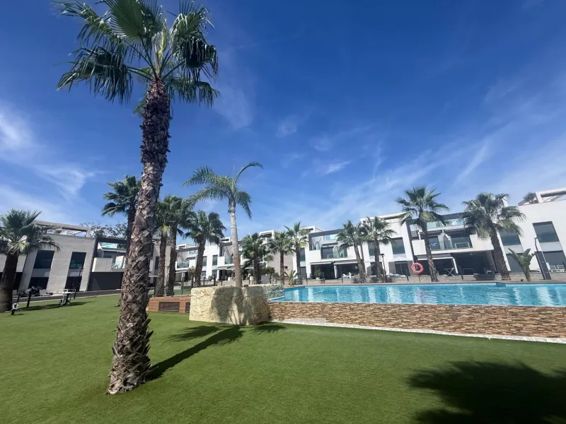 BUNGALOW ALTO OASIS BEACH - EL RASO : 2 HAB, 2 BAÑOS, GARAJE, SOLARIUM