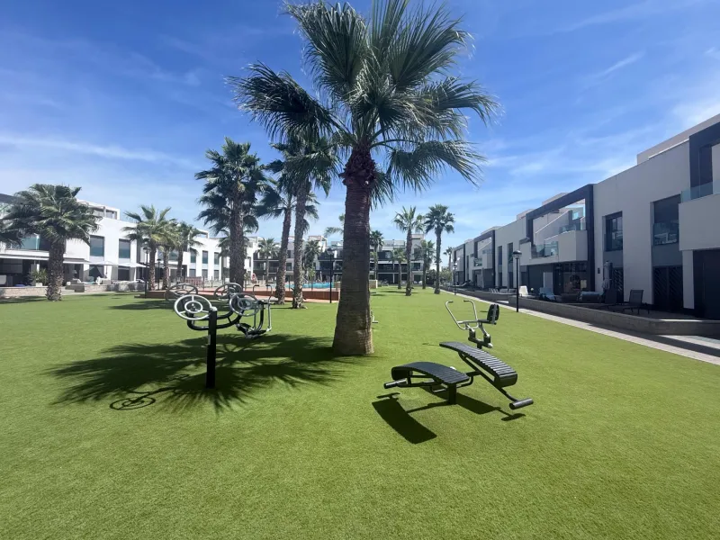 BUNGALOW ALTO OASIS BEACH - EL RASO : 2 HAB, 2 BAÑOS, GARAJE, SOLARIUM