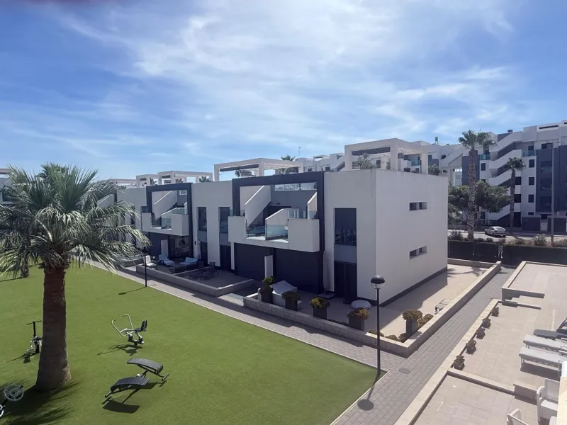 BUNGALOW ALTO OASIS BEACH - EL RASO : 2 HAB, 2 BAÑOS, GARAJE, SOLARIUM