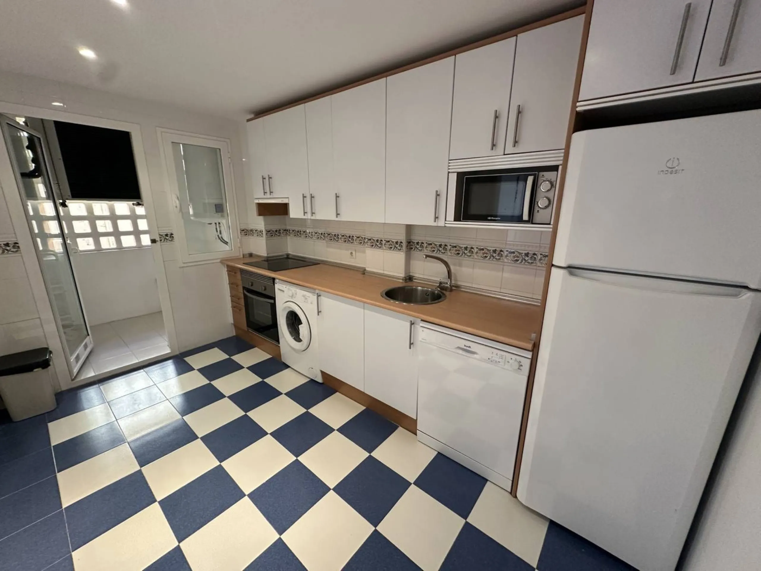 Atemberaubende 2-Zimmer-Wohnung mit Meerblick, privatem Tiefgaragenstellplatz und Abstellraum – Bellavista Hills 2, Calahonda – 349.000 €