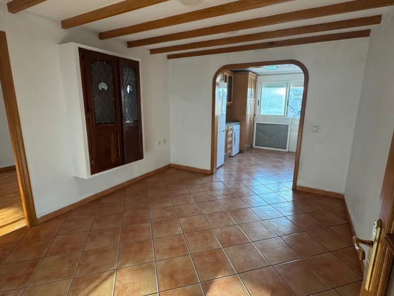 APARTAMENTO A 200 METROS DEL PUERTO DE TORREVIEJA CON SUPERFICIE DE 121 M2. 3 DORM. 2 BAÑOS.