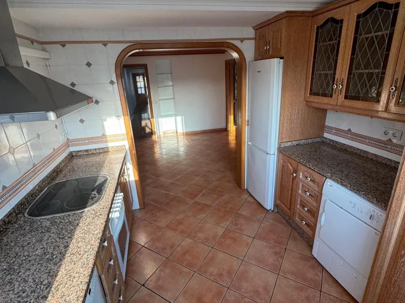 APARTAMENTO A 200 METROS DEL PUERTO DE TORREVIEJA CON SUPERFICIE DE 121 M2. 3 DORM. 2 BAÑOS.