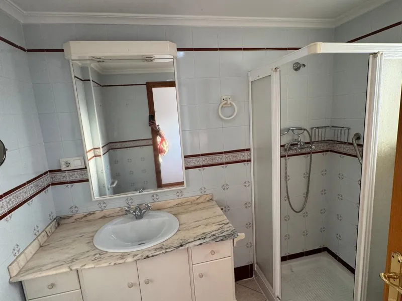 APARTAMENTO A 200 METROS DEL PUERTO DE TORREVIEJA CON SUPERFICIE DE 121 M2. 3 DORM. 2 BAÑOS.
