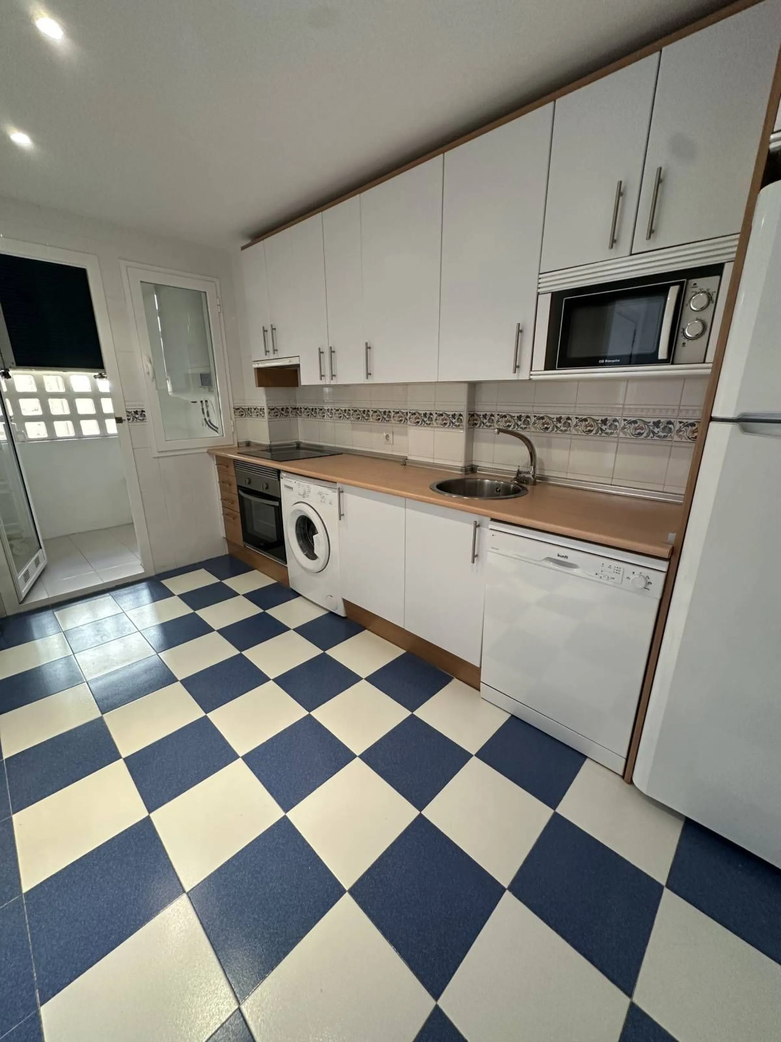 Atemberaubende 2-Zimmer-Wohnung mit Meerblick, privatem Tiefgaragenstellplatz und Abstellraum – Bellavista Hills 2, Calahonda – 349.000 €