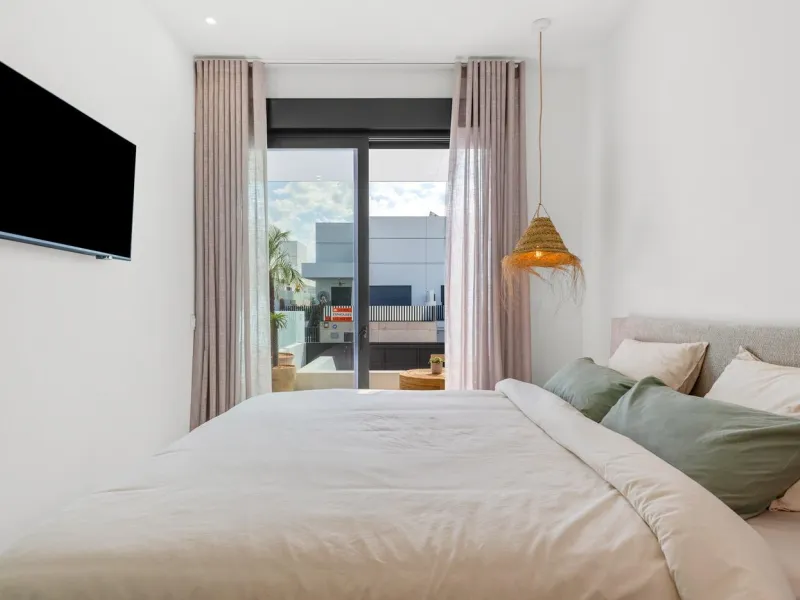VILLA DE LUJO EN DOLORES DE 3 DORM. 3 BAÑOS. 1 ASEO. PISCINA PRIVADA. 205 M2 DE PARCELA. DOS TERRAZAS. PARKING.