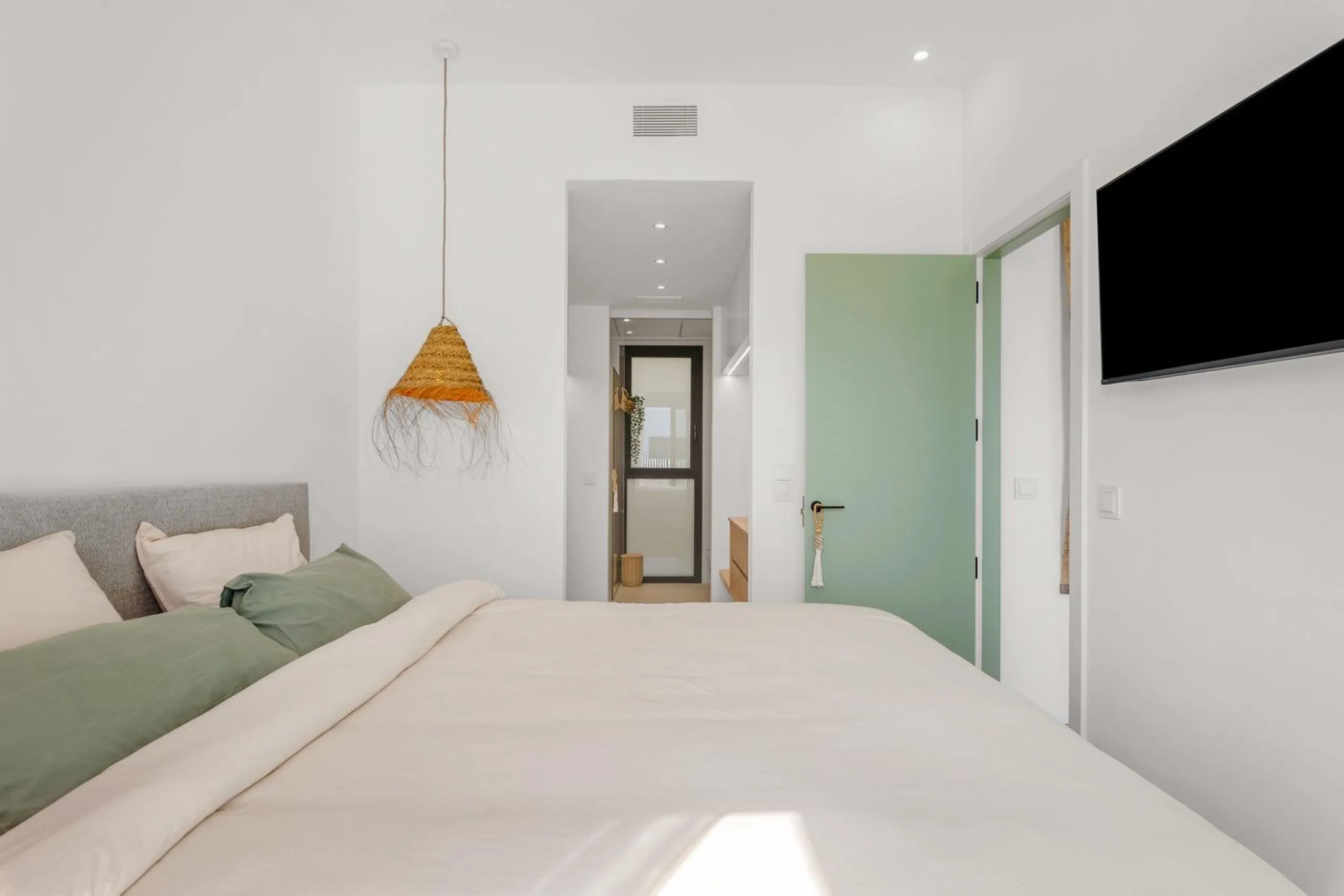VILLA DE LUJO EN DOLORES DE 3 DORM. 3 BAÑOS. 1 ASEO. PISCINA PRIVADA. 205 M2 DE PARCELA. DOS TERRAZAS. PARKING.