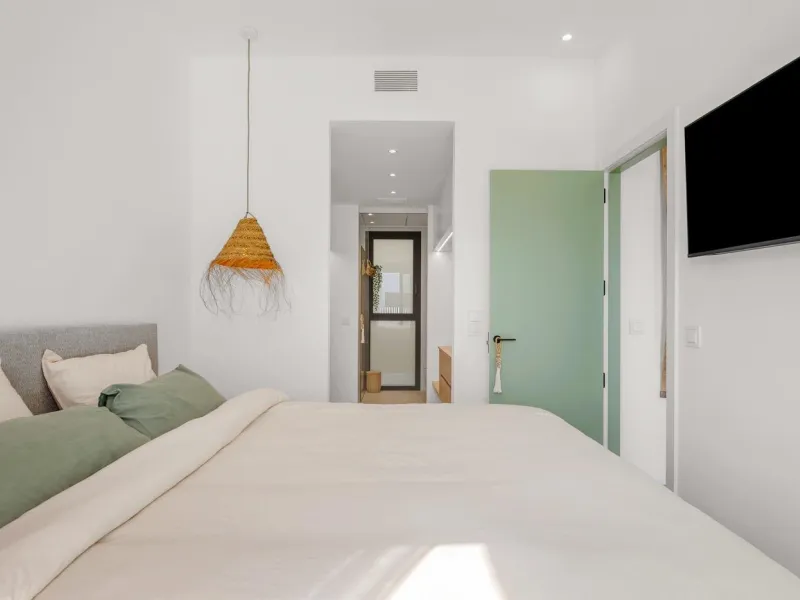 VILLA DE LUJO EN DOLORES DE 3 DORM. 3 BAÑOS. 1 ASEO. PISCINA PRIVADA. 205 M2 DE PARCELA. DOS TERRAZAS. PARKING.