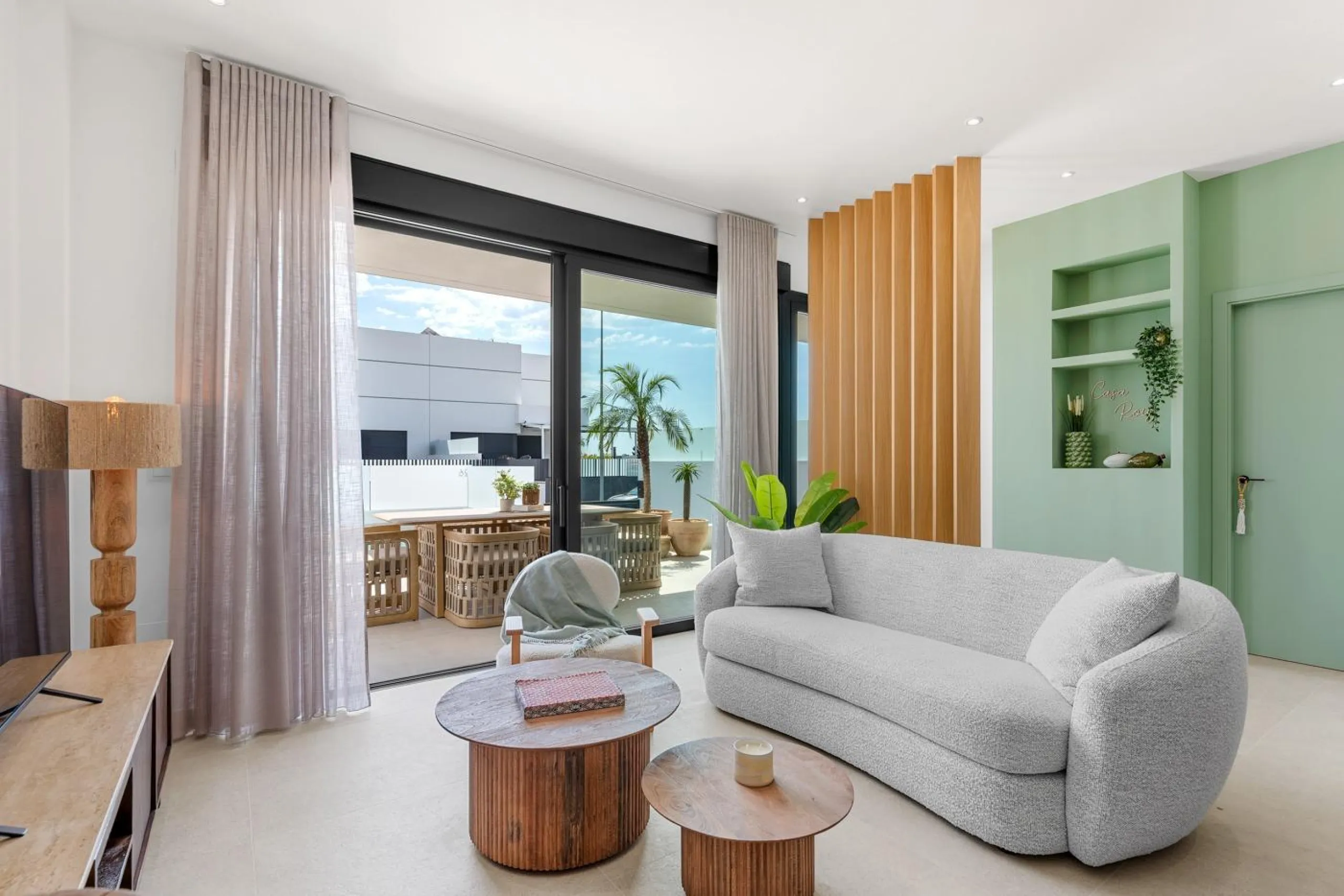 VILLA DE LUJO EN DOLORES DE 3 DORM. 3 BAÑOS. 1 ASEO. PISCINA PRIVADA. 205 M2 DE PARCELA. DOS TERRAZAS. PARKING.