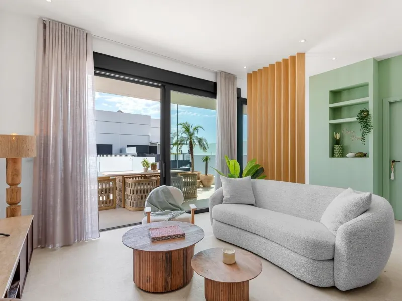 VILLA DE LUJO EN DOLORES DE 3 DORM. 3 BAÑOS. 1 ASEO. PISCINA PRIVADA. 205 M2 DE PARCELA. DOS TERRAZAS. PARKING.